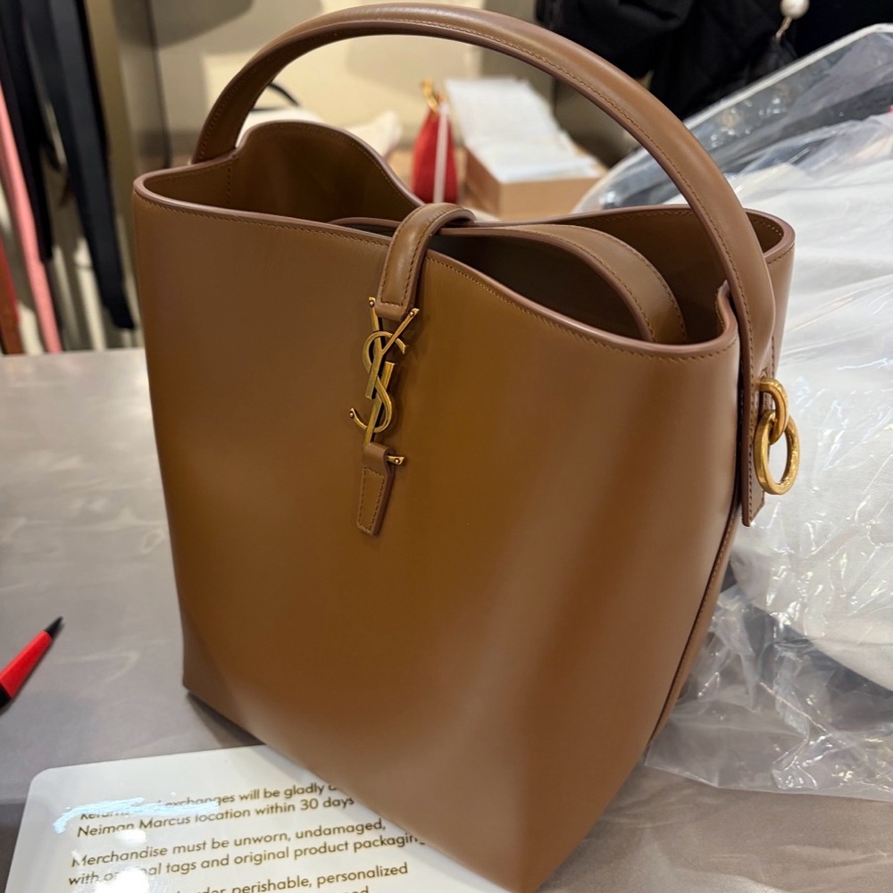 Yves Saint Laurent Le 37 YSL Bucket Bag in Smooth Leather